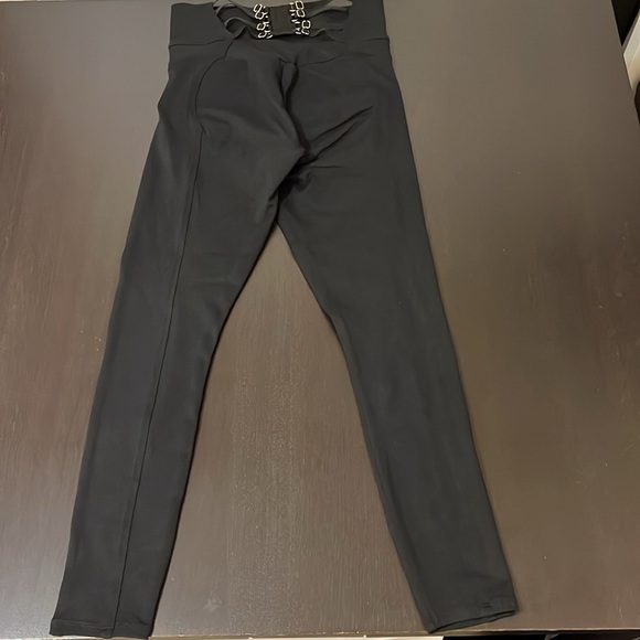 Bombshell Sportswear Divine Leggings - Picture 4 of 7